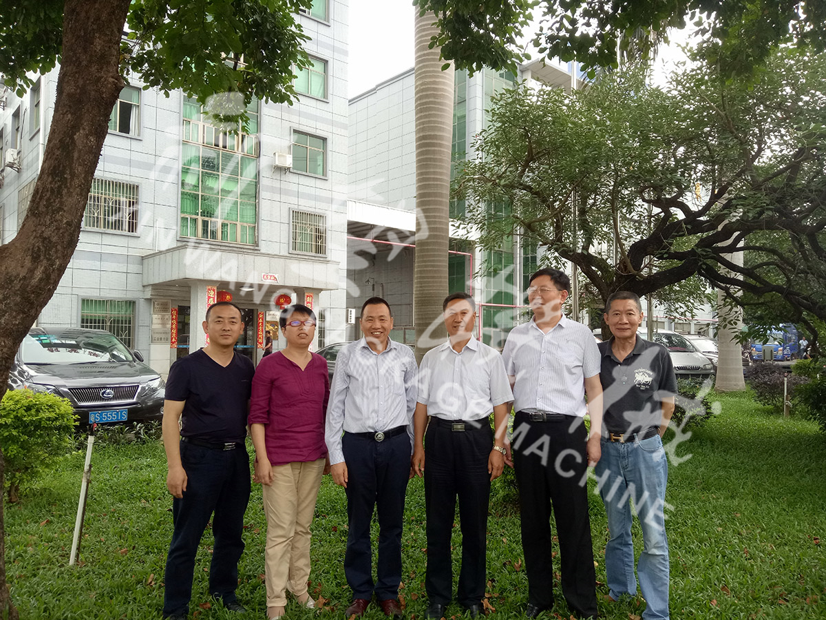 總裝備部劉思剛少將、新華社李建琦博士一行蒞臨新望公司考察指導